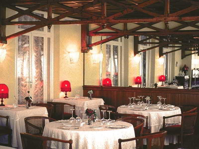Hotel Vittoria Пезаро Экстерьер фото Restaurant "La Pergola"