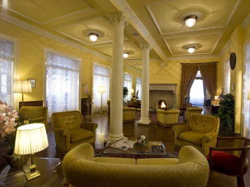 Hotel Vittoria Пезаро Экстерьер фото The lobby of the hotel
