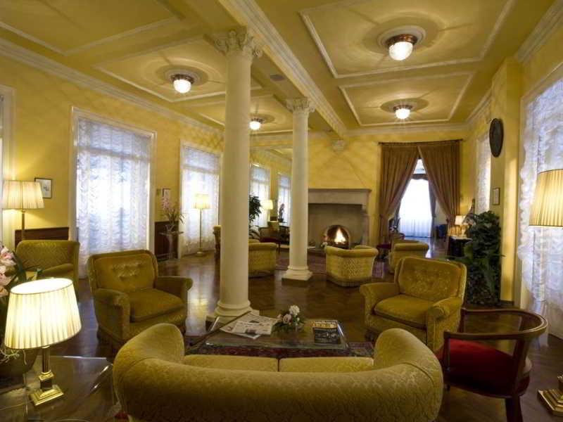 Hotel Vittoria Пезаро Экстерьер фото The lobby of the hotel
