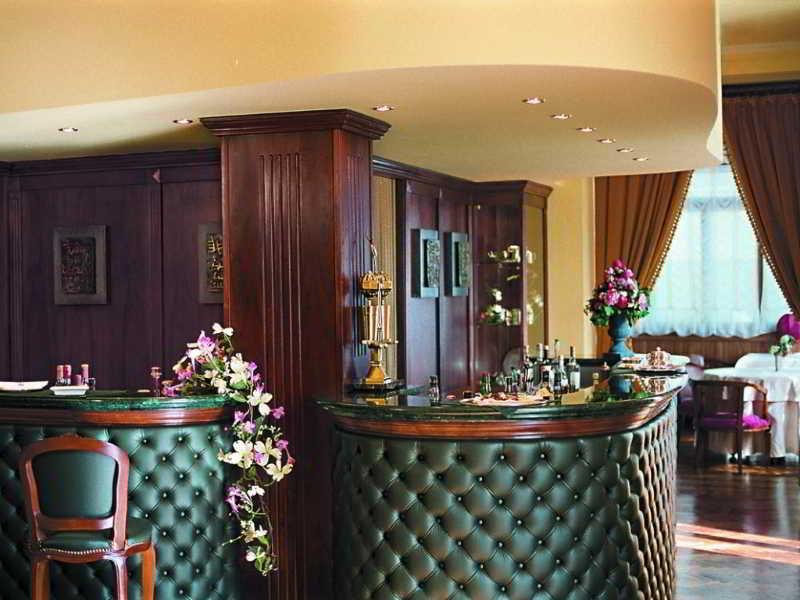Hotel Vittoria Пезаро Экстерьер фото The bar at the hotel