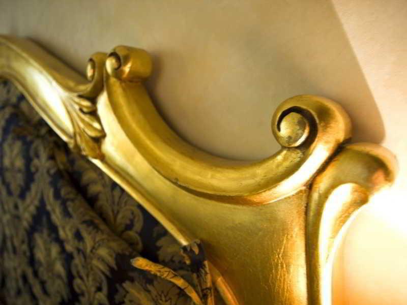 Hotel Vittoria Пезаро Экстерьер фото Detail of the head of the harp