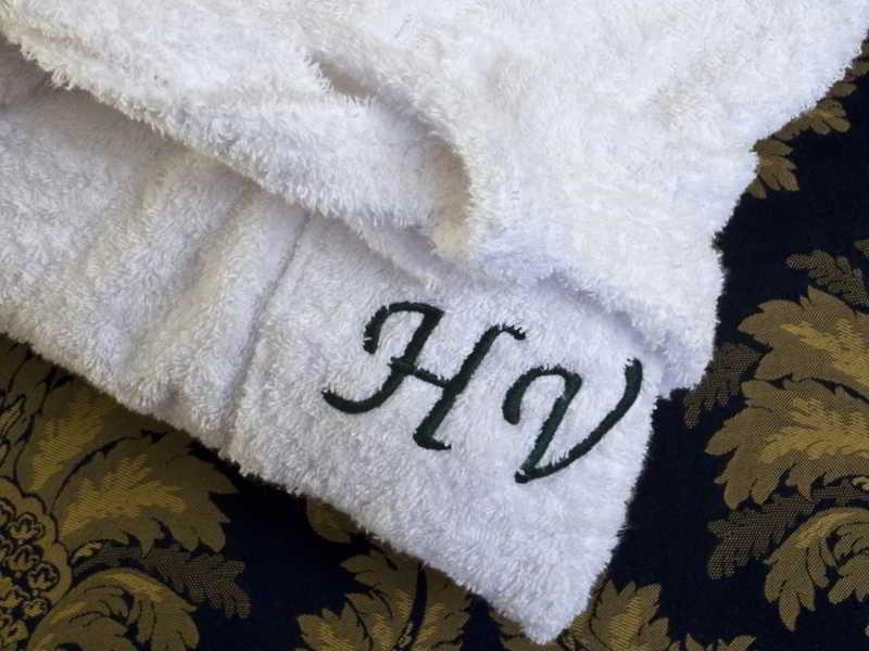 Hotel Vittoria Пезаро Экстерьер фото A monogram on a towel