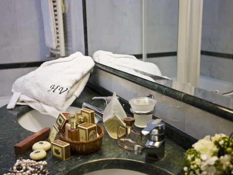 Hotel Vittoria Пезаро Экстерьер фото Bathroom amenities