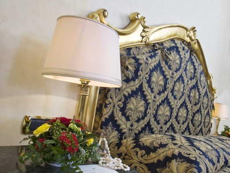 Hotel Vittoria Пезаро Экстерьер фото A lampshade