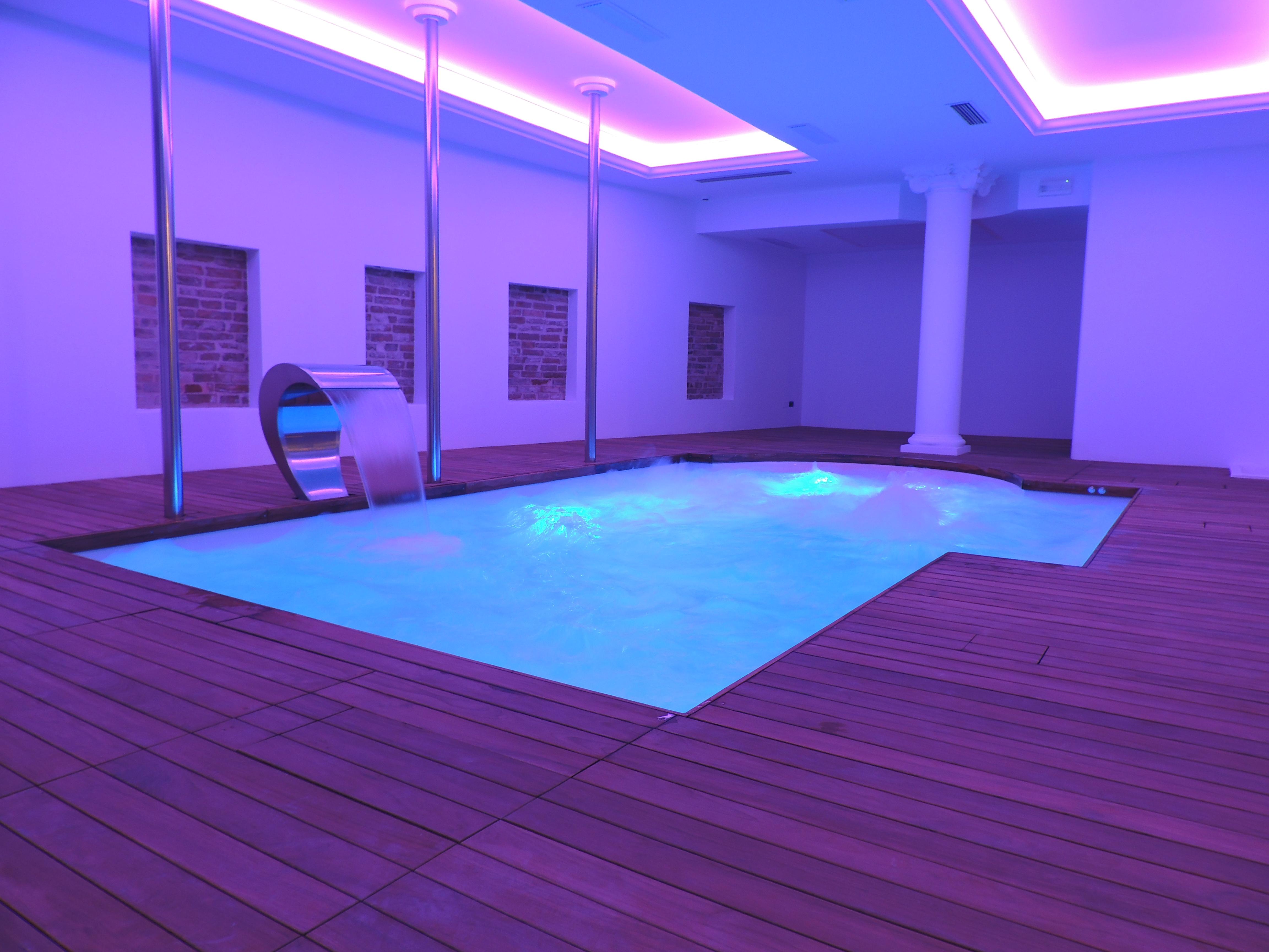 Hotel Vittoria Пезаро Экстерьер фото A rendering of a swimming pool