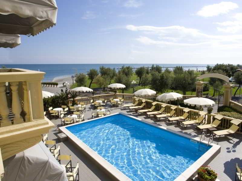 Hotel Vittoria Пезаро Экстерьер фото