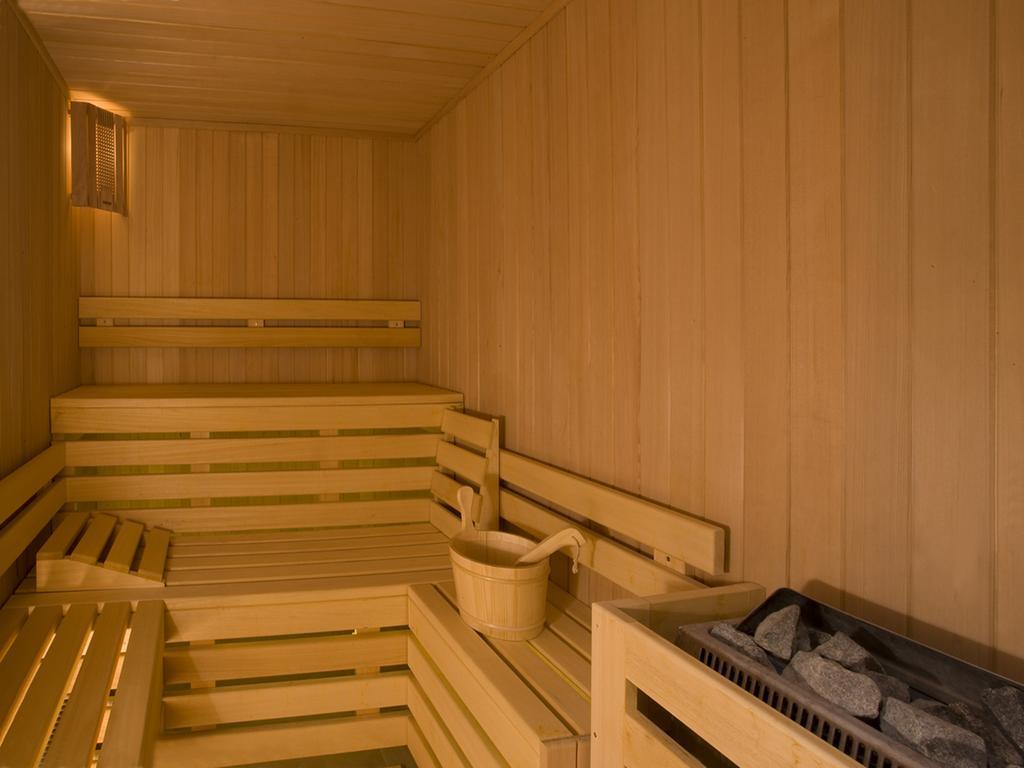 Hotel Vittoria Пезаро Экстерьер фото A Finnish sauna
