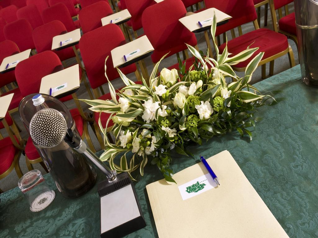 Hotel Vittoria Пезаро Экстерьер фото The podium at the 2015 conference