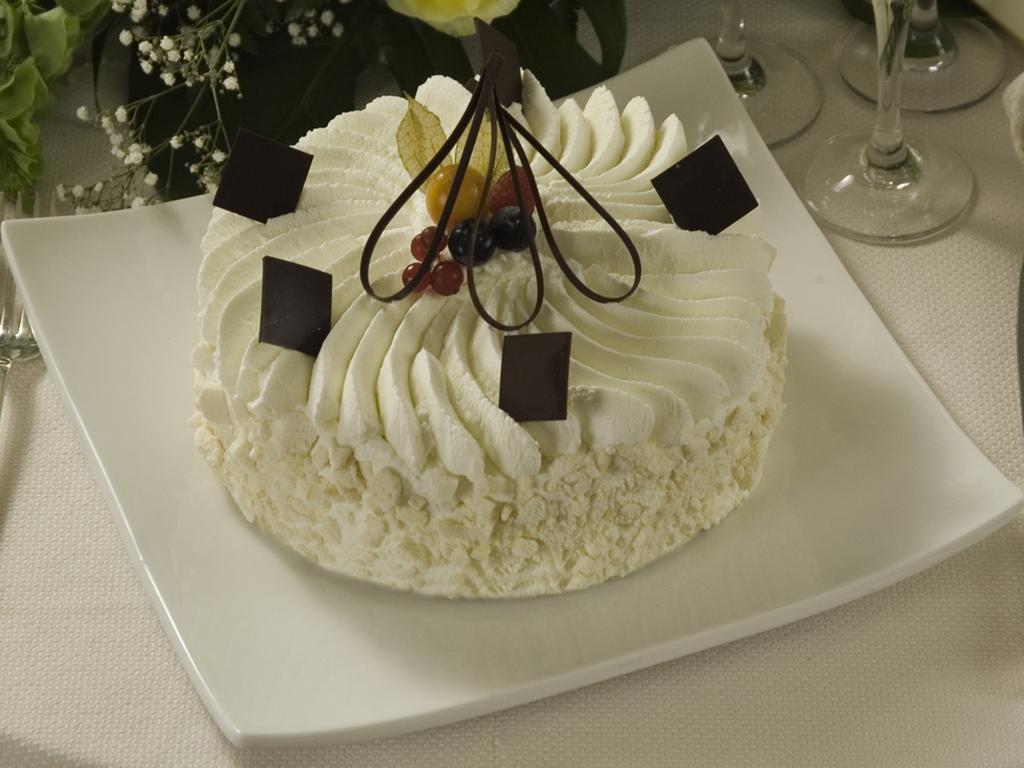Hotel Vittoria Пезаро Экстерьер фото A cassata
