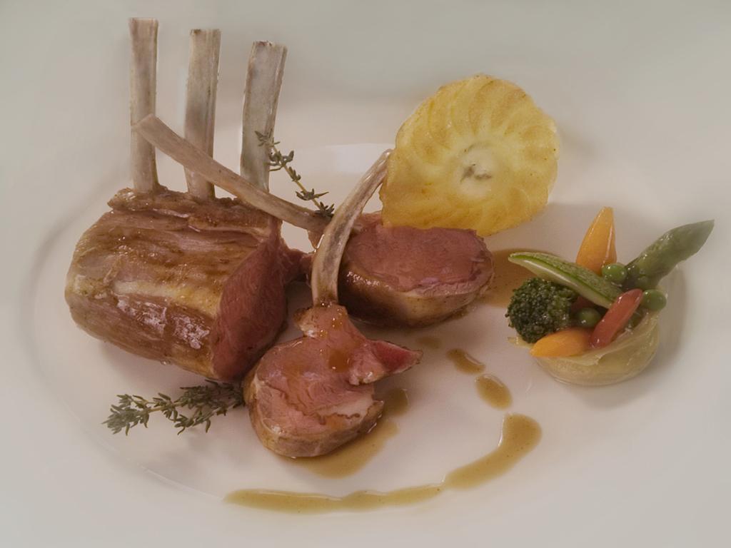 Hotel Vittoria Пезаро Экстерьер фото Rack of lamb