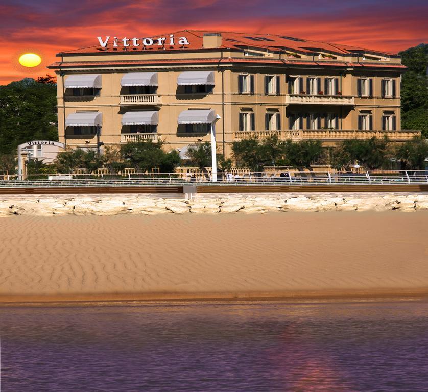 Hotel Vittoria Пезаро Экстерьер фото