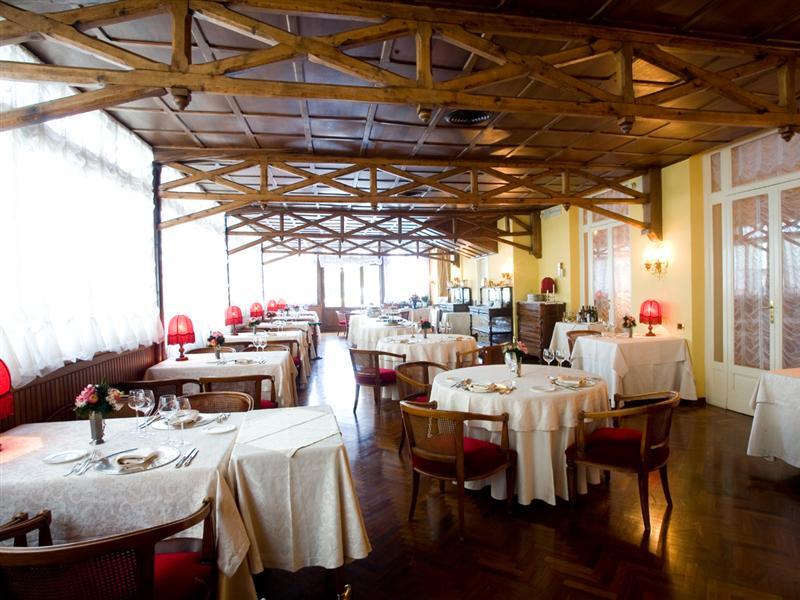 Hotel Vittoria Пезаро Экстерьер фото Restaurant