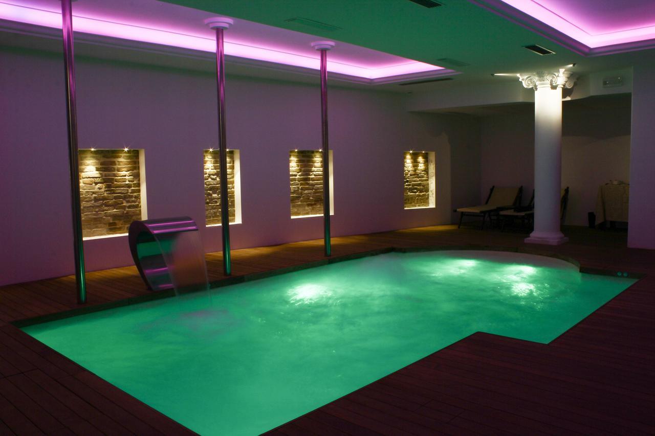 Hotel Vittoria Пезаро Экстерьер фото The spa at the hotel