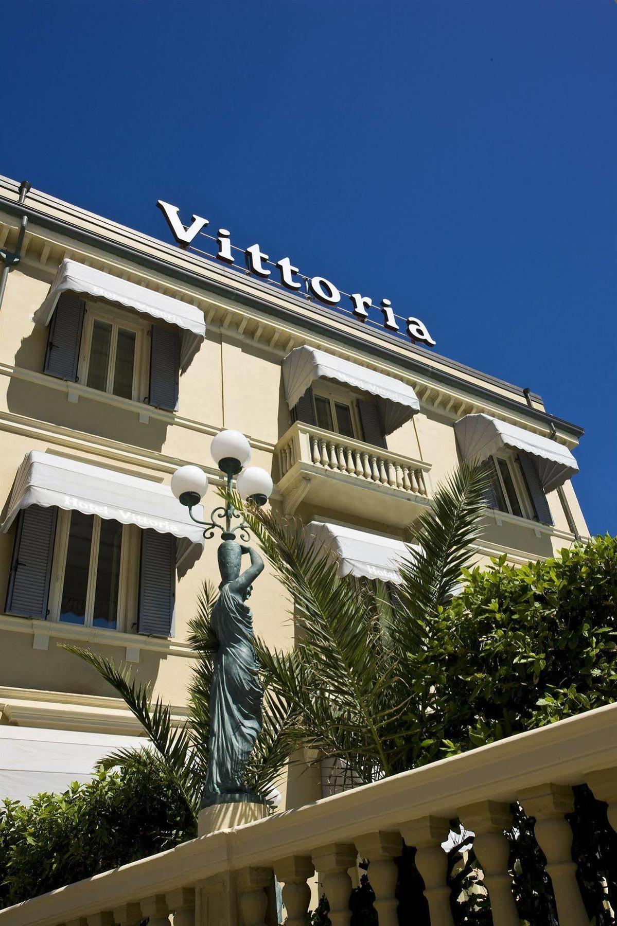 Hotel Vittoria Пезаро Экстерьер фото