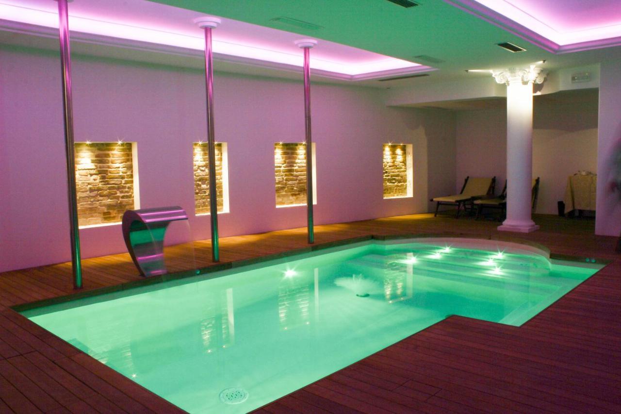 Hotel Vittoria Пезаро Экстерьер фото The spa at the Hotel